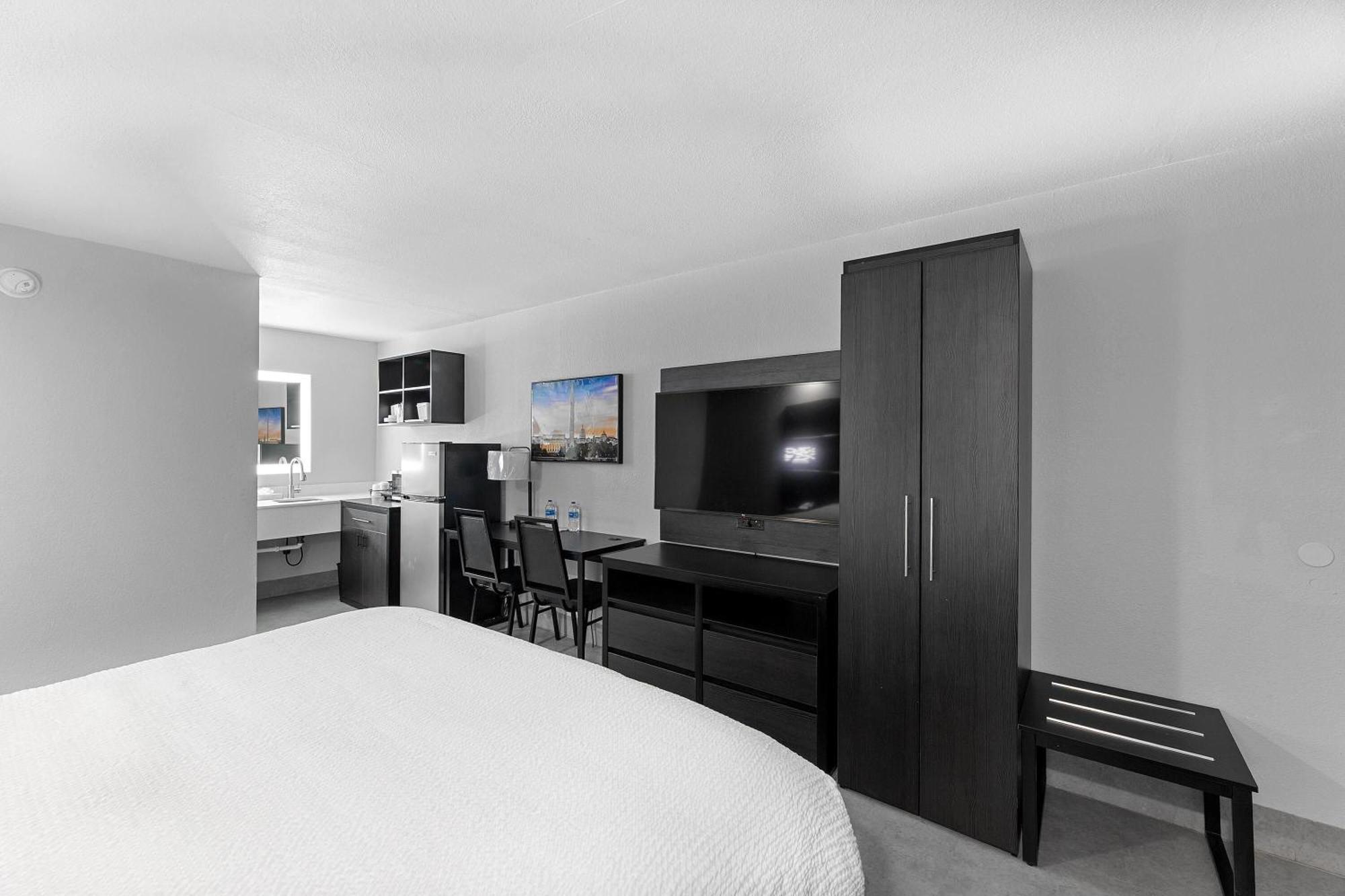 Deluxe Near Lackland Afb Hotel *