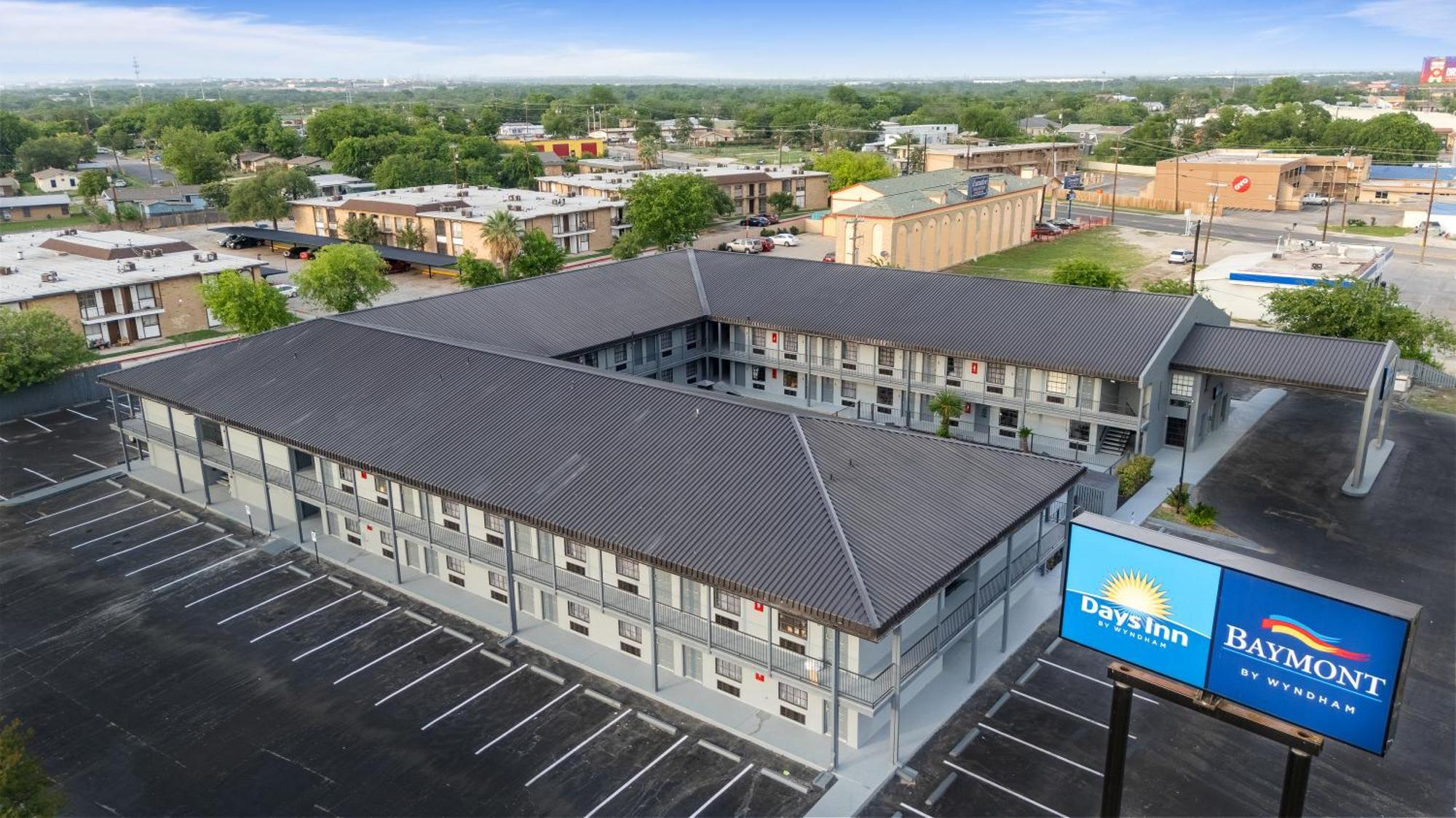 Deluxe Near Lackland Afb *