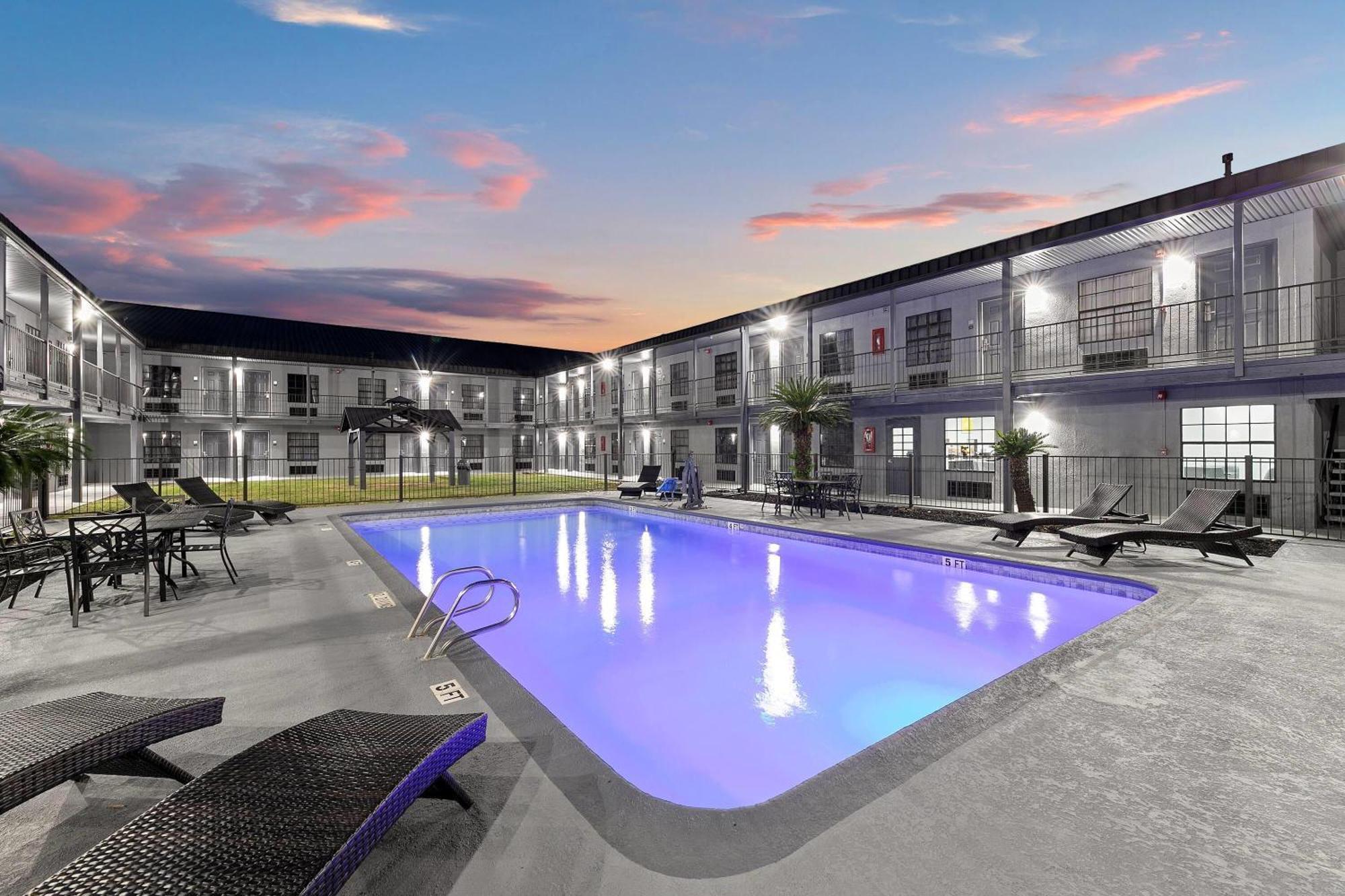 Deluxe Near Lackland Afb Hotel